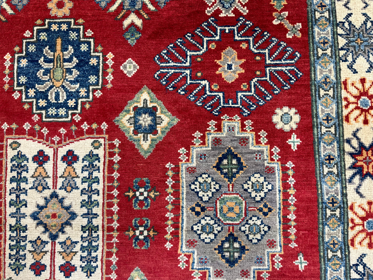 Red/Beige 5X7 Kazak Handmade Wool Rug # 13614