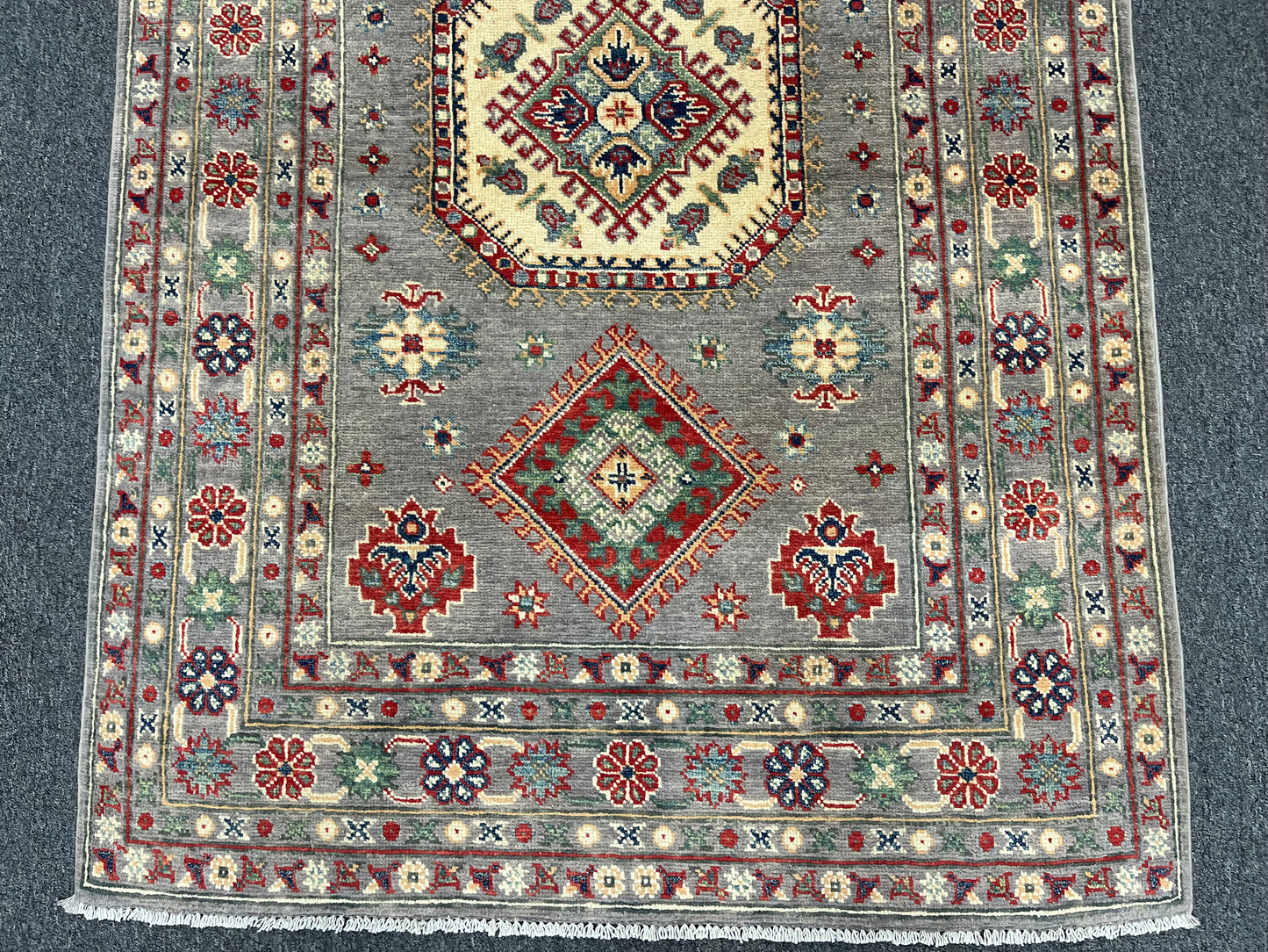 Kazak Soft Gray 4X6 Wool Hand-knotted Rug # 13694